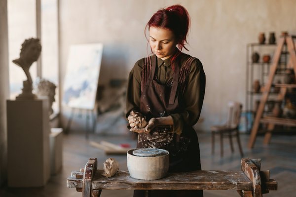 Où trouver une maison de vacances en Italie avec des cours de sculpture sur marbre et des visites d'ateliers d'artistes?